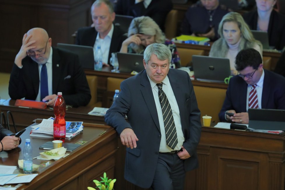 Hlasování o daňovém balíčku: Vojtěch Filip (KSČM; 6. 11. 2019)