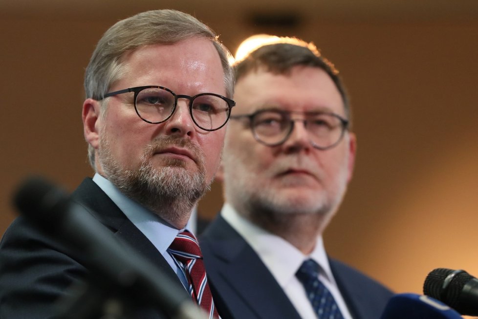 Petr Fiala a Zbyněk Stanjura (oba ODS) na tiskové konferenci ve Sněmovně (6. 11. 2019)