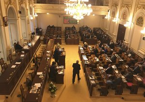 Poslanecká sněmovna během 34. schůze při projednávání daňového balíčku