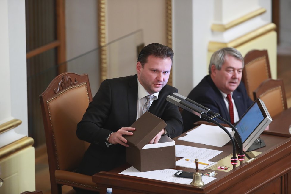 Šéf Sněmovny Radek Vondráček (ANO) při hlasování o nedůvěře Babišově vládě (23.11.2018)