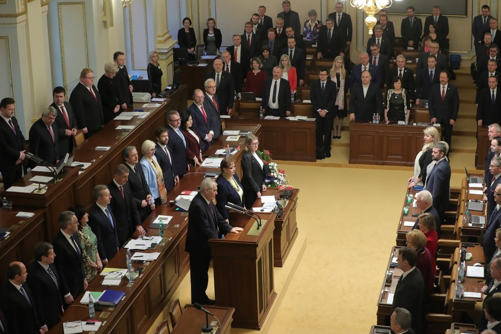 Sněmovna zdraví prezidenta Miloše Zemana během jednání o důvěře vládě Andreje Babiše (ANO).