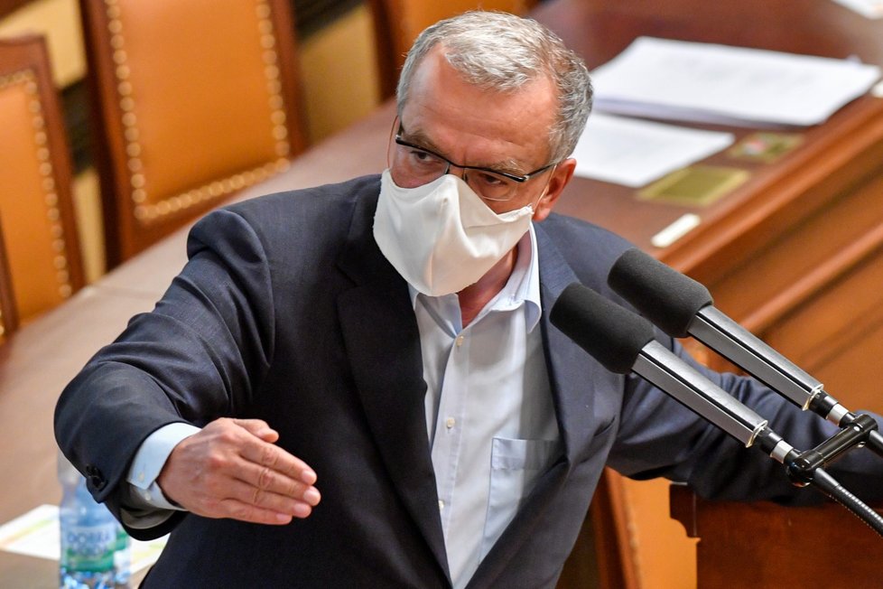 Poslanec Miroslav Kalousek (TOP 09) ve Sněmovně během interpelací (17. 9. 2020)