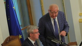 Na debatu o drahých potravinách nedošlo. Faltýnek řešil marže, Sněmovna pak schůzi zamítla