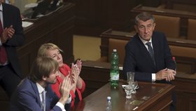 Ministři Vojtěch a Dostálová a premiér Babiš v červnu 2019 při jednání o důvěře vládě