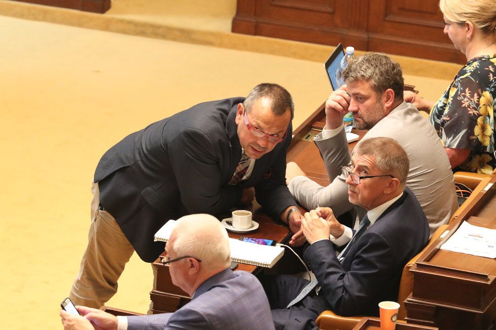 Jaroslav Foldyna (ČSSD) a Andrej Babiš (ANO) v červnu 2019 při jednání o důvěře vládě