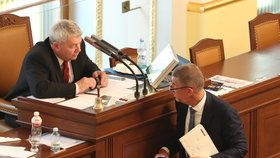 Vojtěch Filip (KSČM) a Andrej Babiš (ANO) ve Sněmovně