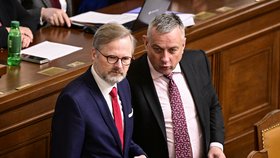 Jednání Sněmovny o odvodech výrobců elektřiny: Petr Fiala a Jozef Síkela (18. 11. 2022)