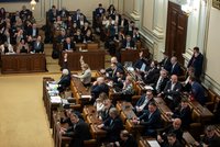 Další dlouhé jednání sněmovny? Poslanci mají na stole novou zbraňovou legislativu