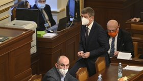 Sněmovna o žádosti vlády o prodloužení stavu nouze: Premiér Babiš a ministr Blatný (11.2.2021)