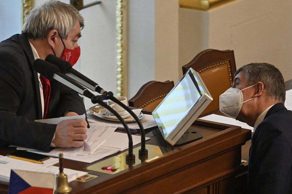 Sněmovna o nouzovém stavu: Vojtěch Filip (KSČM) a Andrej Babiš (ANO) (11.2.2021)
