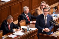 Hloupost a vyvolávání nenávisti. Poslanci se hádali o sjezd sudetských Němců a postoj koalice