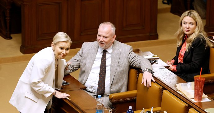 Poslanci ANO Táňa Malá, Robert Králíček, Monika Oborná ve Sněmovně