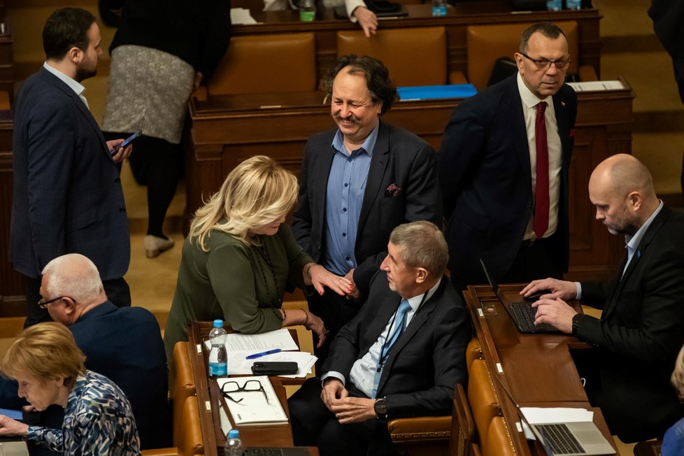 Sněmovna projednávala migrační pakt: Andrej Babiš (ANO) a poslanci ANO (28. 2. 2024).