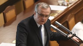 Mimořádná schůze Sněmovny: O Babišovi bez Babiše. Miroslav Kalousek u řečnického pultíku (25.4.2019)