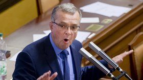 Plánovaný deficit ve výši 70 miliard korun je příliš vysoký i podle exministra financí Kalouska.