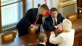 Jan Skopeček (ODS), Patrik Nacher (ANO) a Věra Kovářová (STAN) ve Sněmovně (14.11.2025)