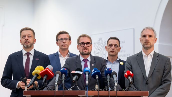 Opoziční lídři vystoupili na tiskovce ke svolání jednání Sněmovny k nedůvěře Babišově vládě (25.9.2026) Opoziční lídři vystoupili na tiskovce ke svolání jednání Sněmovny k nedůvěře Babišově vládě (25.9.2026)
