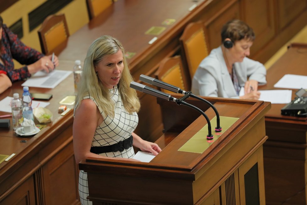 Exministryně a poslankyně Kateřina Valachová (ČSSD) během svého projevu ve Sněmovně při jednání o ústavní žalobě na prezidenta Miloše Zemana (26.09.2019)
