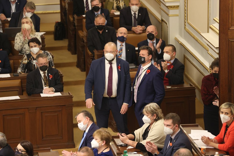Ustavující schůze: Radek Vondráček (ANO) neuspěl v 1. ani 2. kole volby místopředsedy Sněmovny. Na snímku s Janem Bartoškem (10.11.2021)