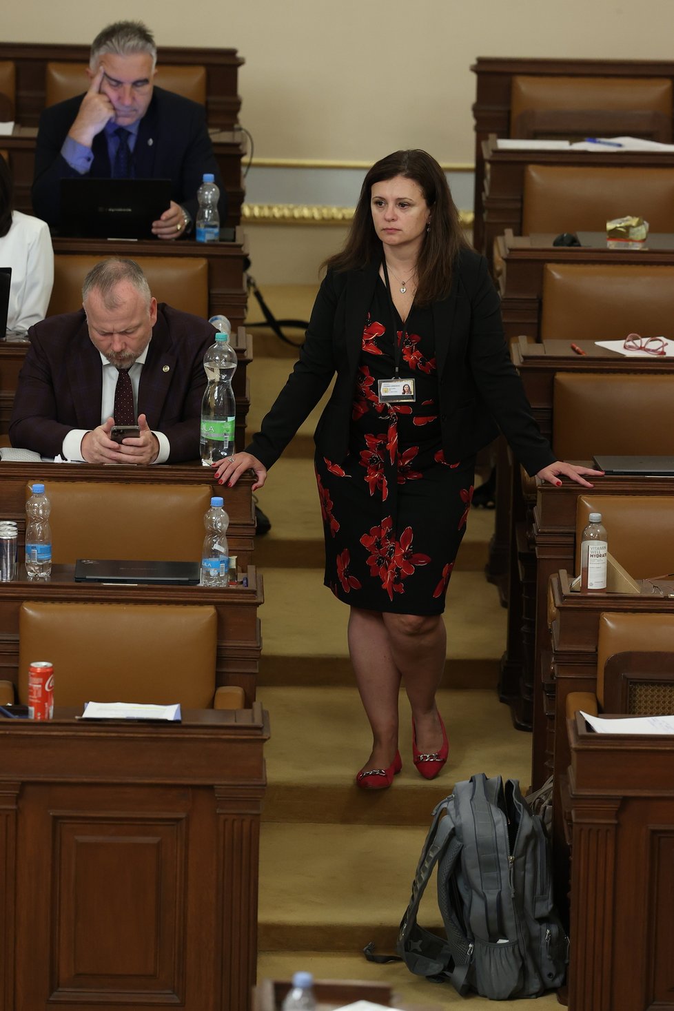 Noční jednání o nedůvěře vládě: Jaroslava Pokorná Jermanová (vlevo) (2.9.2022)
