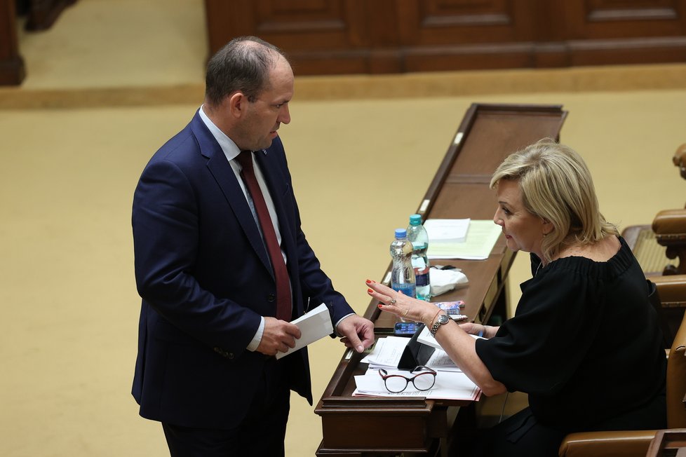 Jednání o nedůvěře vládě: Lidovec Marek Výborný a Alena Schillerová (2.9.2022)