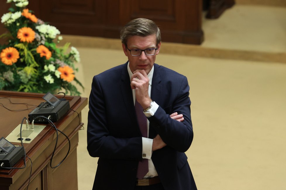 Ministr dopravy Martin Kupka (ODS) po nočním maratonu během jednání o nedůvěře Fialově vládě (2.9.2022)