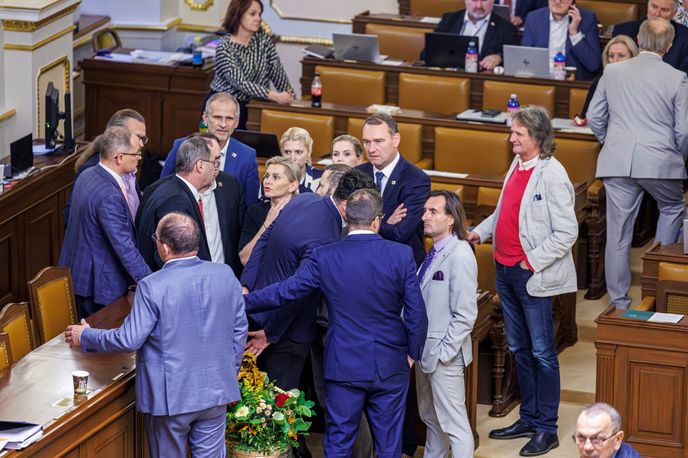 Jednání Sněmovny o zrušení koncesionářských poplatků (23.10.2026) Jednání Sněmovny o zrušení koncesionářských poplatků (23.10.2026)