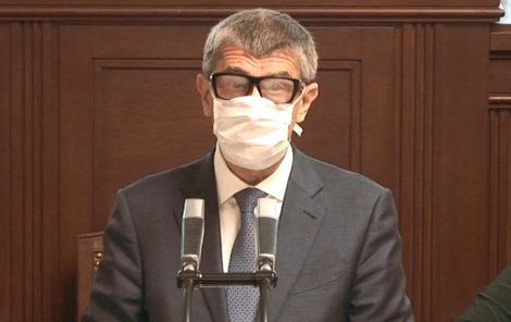 Sněmovna o koronaviru: Andrej Babiš při projevu (28.4.2020)