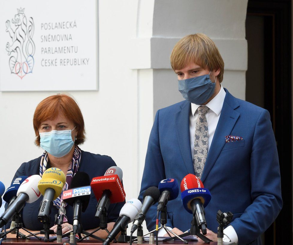Sněmovna o koronaviru: Jarmila Rážová a Adam Vojtěch (za ANO, 19. 8. 2020)