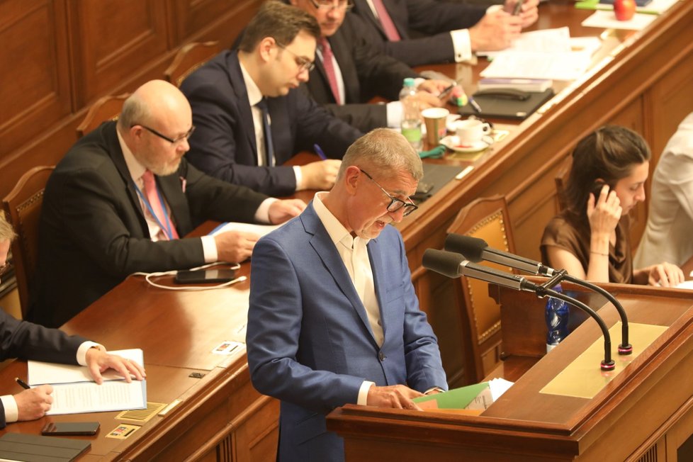 Schůze Sněmovny: Opozice vyvolala hlasování o vyslovení nedůvěry vládě