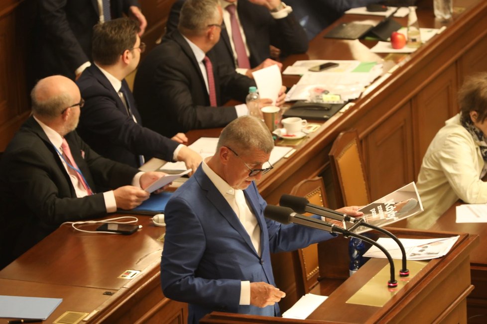 Schůze Sněmovny: Opozice vyvolala hlasování o vyslovení nedůvěry vládě