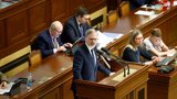 „Kšefty se zločincem! Politické dno!“ Vláda ustála opoziční bouři i čtvrtý pokus o nedůvěru