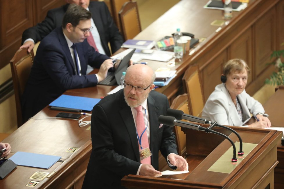 Schůze Sněmovny: Hlasování o nedůvěře vlády, na snímku ministr zdravotnictví Vlastimil Válek (TOP 09) (1.9.2022) Schůze Sněmovny: Hlasování o nedůvěře vlády, na snímku ministr zdravotnictví Vlastimil Válek (TOP 09) (1.9.2022)