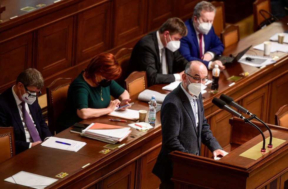 Ministr zdravotnictví Jan Blatný (za ANO) na jednání Sněmovny. (26.2.2021)