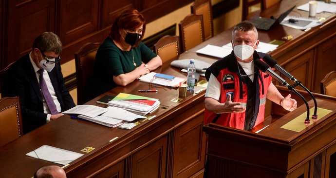 Poslanec ANO a lékař Milan Brázdil na jednání Sněmovny. (26.2.2021)
