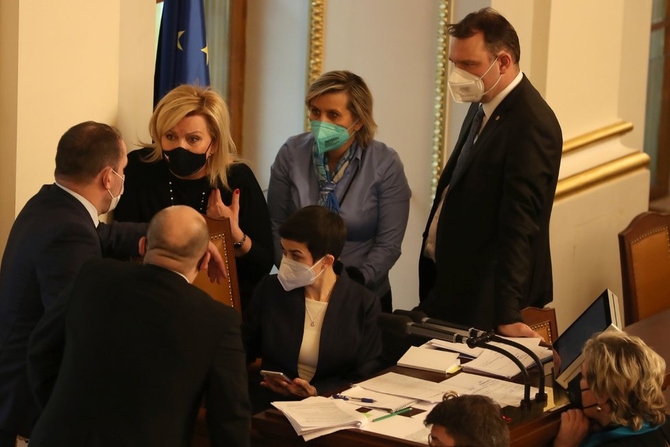 Jednání Sněmovny o pandemickém zákoně: Porada šéfů klubu (16. 2. 2022)
