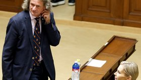 Miroslav Ševčík u Taťány Malé ve Sněmovně (24. 9. 2026)