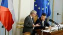 Marek Benda u Tomia Okamury začátkem sněmovní schůze (24. 9. 2026). Marek Benda u Tomia Okamury začátkem sněmovní schůze (24. 9. 2026).