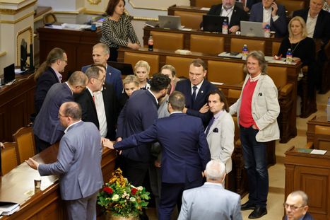 Obrázek: Urbanová a Skopeček o boji kvůli poplatkům: „Destrukce a totální válka!“ A demonstrace na Staromáku