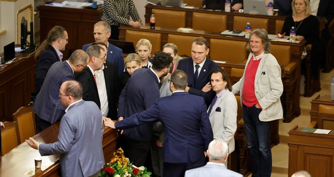 Jednání Sněmovny o zrušení platků pro ČT a ČRO, 23.10.2026