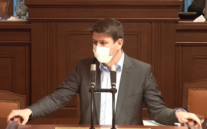 Jan Skopeček (ODS) ve Sněmovně během mimořádného jednání kvůli koronaviru