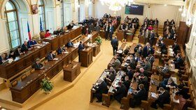 Mimořádná schůze Poslanecké sněmovny k snížení valorizace důchodů (28. 2. 2023)