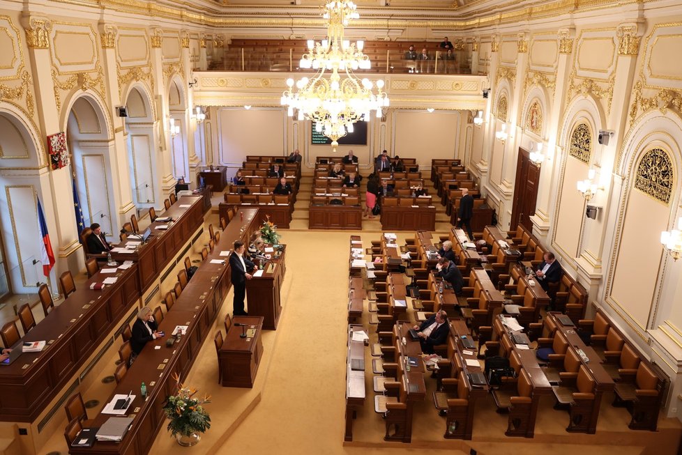 Mimořádná schůze Poslanecké sněmovny ke snížení valorizace důchodů (28. 2. 2023)