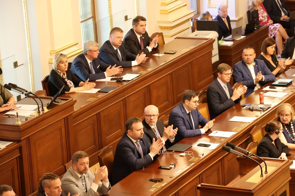 Poslanci poslouchají prezidenta Zelenského (15. 6. 2022).