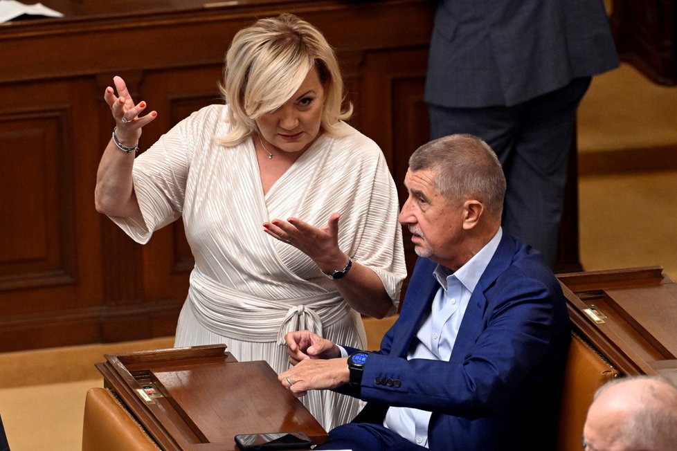 Sněmovna o úsporném balíčku: Andrej Babiš a Alena Schillerová (oba ANO) (6.9.2023)