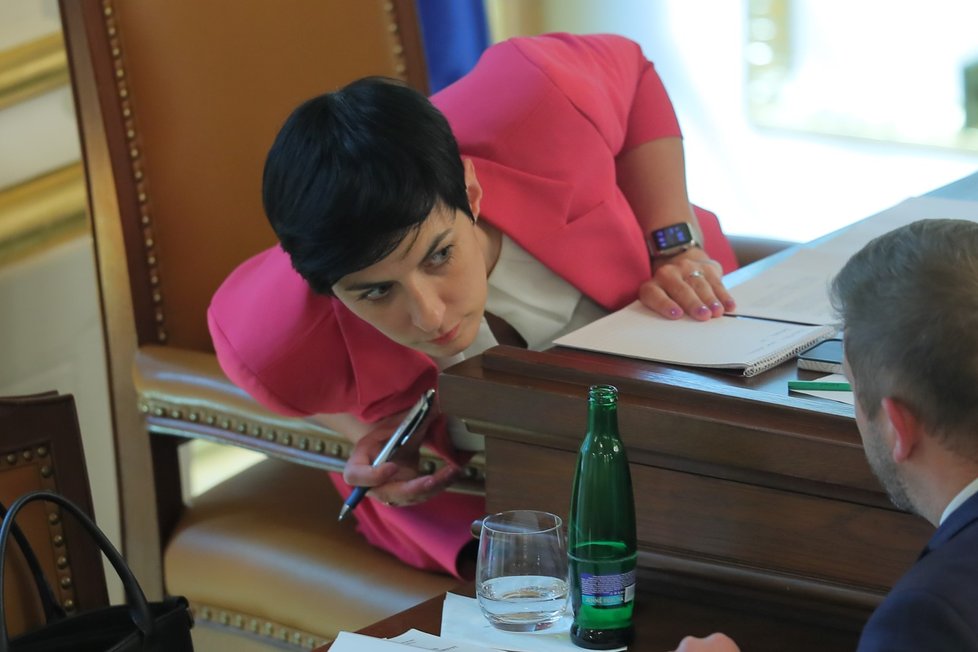 Jednání Sněmovny o prodloužení nouzového stavu: Předsedkyně Sněmovny Markéta Pekarová Adamová (TOP09) (19.5.2022)