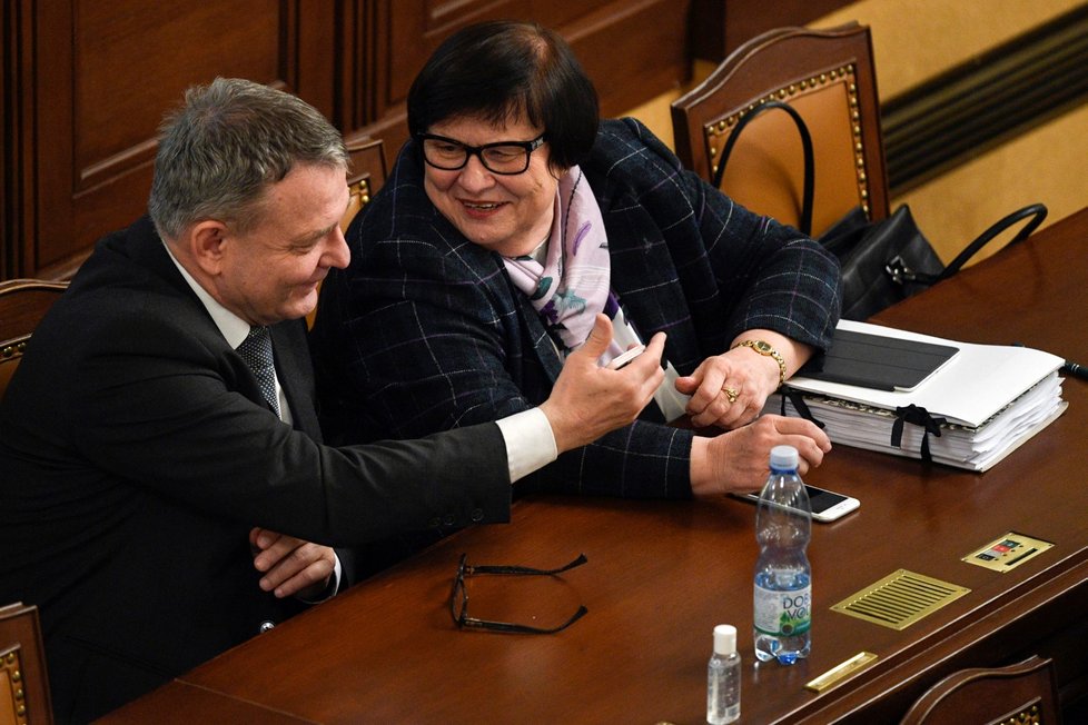 Ministryně spravedlnosti Marie Benešová a ministr kultury Lubomír Zaorálek na schůzi Sněmovny (11. 3. 2020)