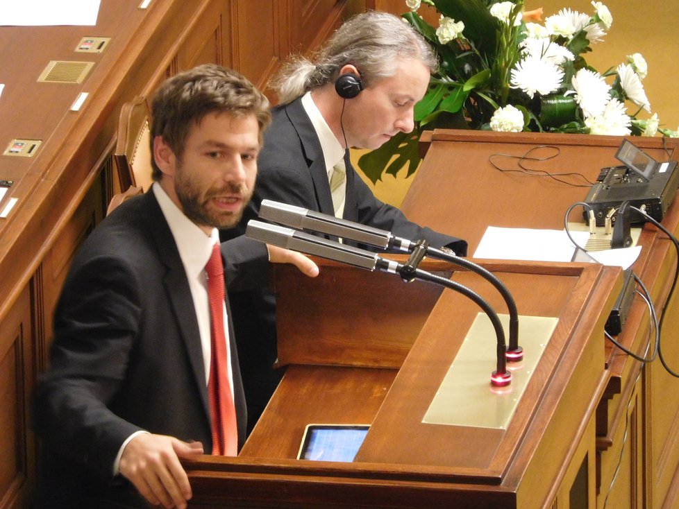 Ve Sněmovně řešili zřízení vyšetřovací komise kvůli problémům kolem policie. Vystoupil i ministr spravedlnosti Robert Pelikán (ANO).