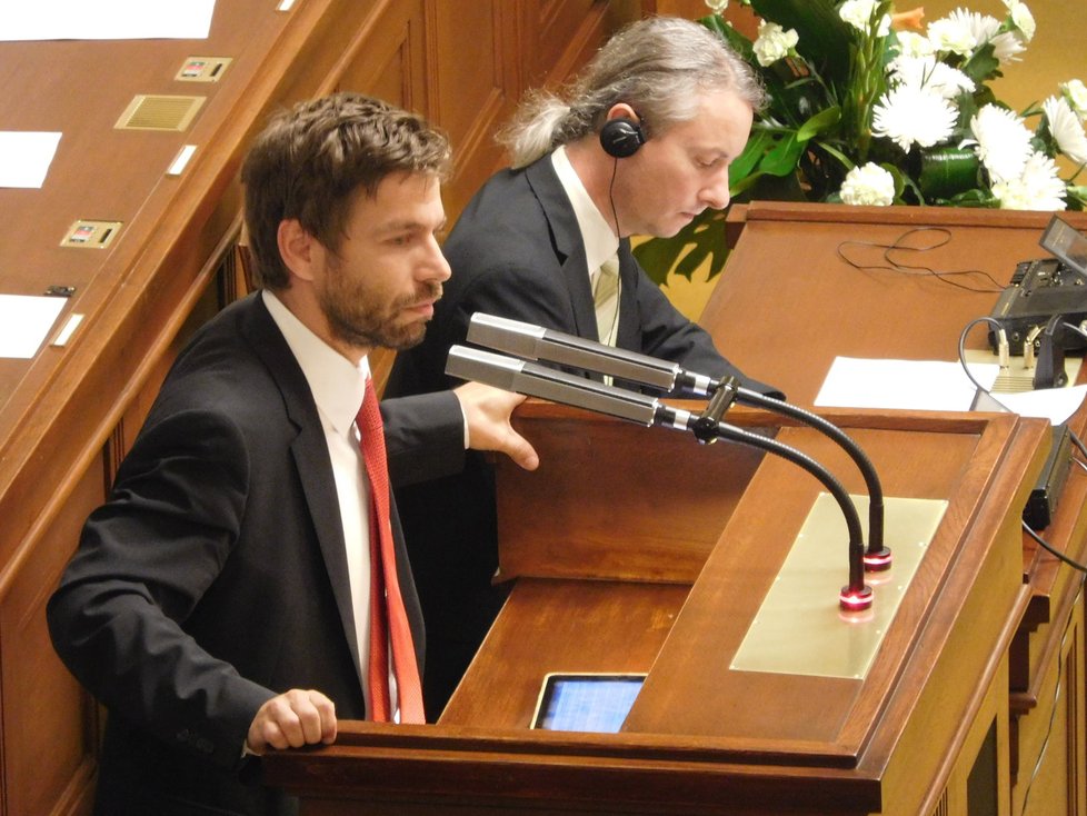 Ve sněmovně řešili zřízení vyšetřovací komise kvůli problémům kolem policie. Vystoupil i ministr spravedlnosti Robert Pelikán (ANO).