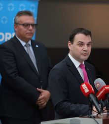 Uhlídali jsme Babiše. Bez nás by byl schodek rozpočtu o miliardu vyšší, chlubí se Macinka Uhlídali jsme Babiše. Bez nás by byl schodek rozpočtu o miliardu vyšší, chlubí se Macinka